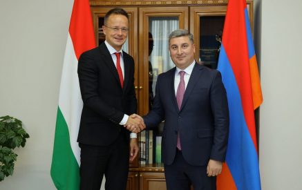 Սանոսյանը շնորհակալություն է հայտնել Հունգարիայի ԱԳ նախարարին ԼՂ բռնի տեղահանվածների հարցում Հայաստանին հումանիտար օժանդակություն ցուցաբերելու համար