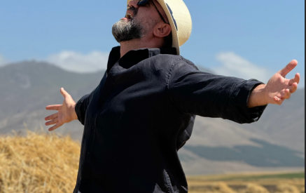 «Թող անհամեստություն չհամարվի, բայց իրոք փաստ է, որ երգերի միջոցով տարածում ենք Գյումրու բարբառը»․ Ռուբեն Մխիթարյան