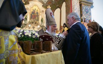 Թող Մայր Աթոռ Սուրբ Էջմիածինը մշտապես մնա անսասան, իսկ Ձեր ծառայությունը՝ հավատքի, համախմբման և ազգային արժանապատվության օրինակ. Սամվել Կարապետյան