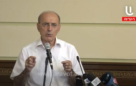 «Պատահական չէ, որ թուրքերը, Ստեփանակերտը գրավելուց հետո, առաջինը քանդեցին Արցախի ԱԺ շենքը եւ Ազատամարտիկների միությունը»․Վահրամ Բալայան