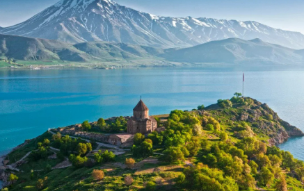 Վանա լճում երևացող պատկերը մեծ աղմուկ է բարձրացրել սոցցանցերում
