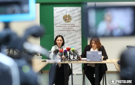 «Խրախուսում ենք, որ դպրոցները ներդնեն նոր առարկաներ». Ըստ նախարարի՝ դասագրքերի բացակայությունը լուրջ խնդիր չէ