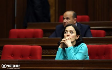 «Տնօրենն ի՞նչ պիտի անի, որ ինքը քաղաքականապես զուսպ լինի»․ Գեղամ Նազարյանը` Ժաննա Անդրեասյանին