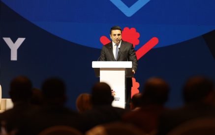 Դուք ունեք մեծ ներուժ փոխելու աշխարհը, քանի որ առավել ճկուն եւ համարձակ եք, քան նախորդ սերունդները. Ալեն Սիմոնյան