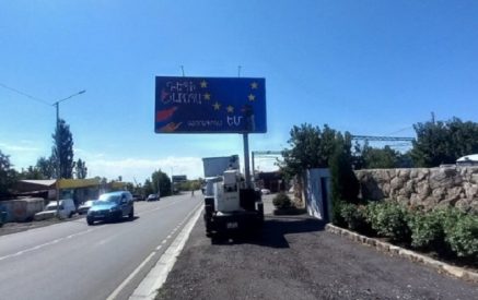 «Եվրաքվեի» ստորագրահավաքը կազմակերպվելու է նաև շաբաթ և կիրակի, իսկ «Հայաքվեին» թույլ չէին տվել հանգստյան օրերին ստորագրահավաք իրականացնել․ «Փաստ»