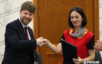«Վստահ եմ՝ միասին կկարողանանք մեծացնել ֆրանսերենի գրավչությունը». ԿԳՄՍՆ-ն և ՀՀ-ում Ֆրանսիայի դեսպանությունը հուշագիր են ստորագրել