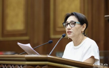 Օրենքում «ազգային» բառի փոխարինումը «պետական» բառով ըստ Լիլիթ Գալստյանի՝ կեղծ է եւ մտացածին