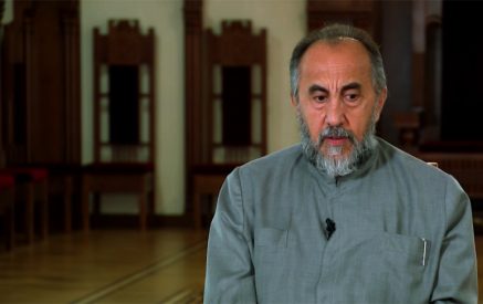 «Ինքը ողջ Գյումրիում հայտնի է, որպես այդպիսին դա ես չէ, որ պետք է ասեմ». Միքայել եպիսկոպոս Աջապահյան. «Իրավունք»