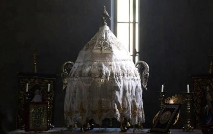 Մյուռոնօրհնությունը Հայոց մեջ