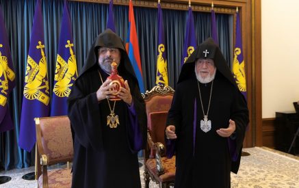 «Մեր հույսն ու հավատքը առկա փորձությունների մեջ պիտի ջանանք զորացնել». Մայր Աթոռում տեղի ունեցավ Սրբալույս Մյուռոնի բաշխման արարողությունը