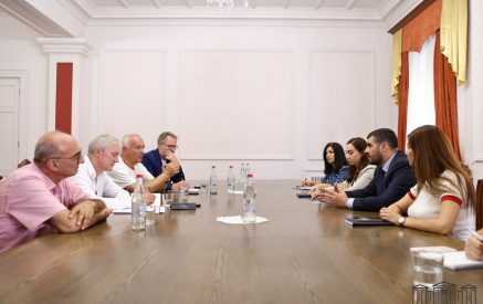 Դանիացի պատգամավորների հետ հանդիպմանը ՀՀ խորհրդարանականները բարձրաձայնել են ԼՂ-ից բռնի տեղահանված արցախցիների` առաջնահերթ լուծում պահանջող խնդիրների մասին