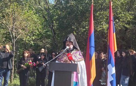 «Մենք ամեն ինչ պիտի անենք, որպեսզի Արցախի Հանրապետությունը ոչ միայն գոյություն ունենա, այլեւ կարողանա իրապես իր առաքելությունն իրականացնել». Վրթանես սրբազան