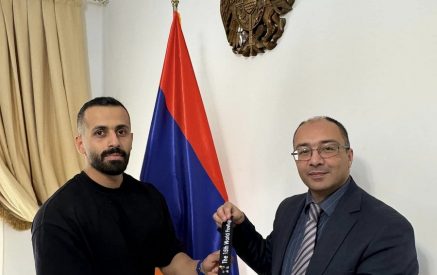 Իրանցի մարզիկ Ահմադ Բաղերիին իր նվաճած ոսկե մեդալը ՀՀ դեսպանությանն է հանձնել՝ ի հիշատակ 44-օրյա պատերազմում զոհված Արթուր Սուքիասյանի