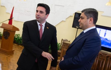 «Չէ, չեմ շփվում, ցավոք սրտի, շատ ցավոք»․ Ալեն Սիմոնյանն՝ իր եւ Արթուր Վանեցյանի շփումների մասին