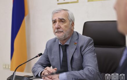 Ալիկ Աբրահամյանին հարցրի՝ էս տարիքում, որ նստես ինքնաթիռ, կթռնե՞ս, ասաց՝ եթե թռնող չկա, ես կգամ, ՍՈՒ-երով կթռնեմ․ Անդրանիկ Քոչարյան