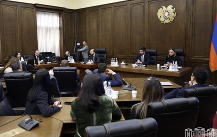 «Որ շատ խնդրեմ, կարա՞ք ասեք՝ էդ ի՞նչն ենք զիջել․ երբ Ղարաբաղում հայություն կար, մի հատ առաջարկ կար փոխզիջման մասին, բայց դրա հերն անիծեցիք»