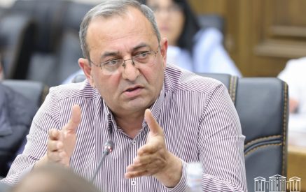 «Փողոցային բառապաշար եք կիրառել, ներողություն խնդրեք»․ Արծվիկ Մինասյանն ու Ալեն Սիմոնյանը վիճեցին