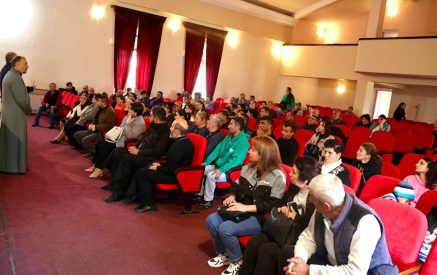 Վրթանես Սրբազանն ու Արցախի թեմի թեմական խորհրդի ատենապետ Լեռնիկ Հովհաննիսյանն այցելել են Սյունիքի ու Վայոց ձորի մարզեր