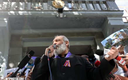 «Հրապարակն ու փողոցը շուտով ակտիվ գործողությունների մեջ կմտնեն, չարիքի իշխանությունն անպարտելի չէ, փախուստի տեղ չունեն»․ Բագրատ սրբազան