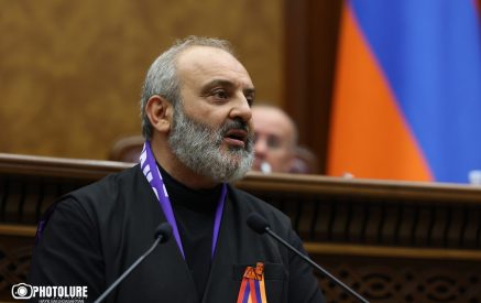 «Մենք չէինք էլ սպասում, որ ԳՇ պետը կարձագանքեր մեր հրավերին, սա վկայում է այն մասին, որ մեր Զինված ուժերը վերածել են արհեստի»․ Բագրատ սրբազան