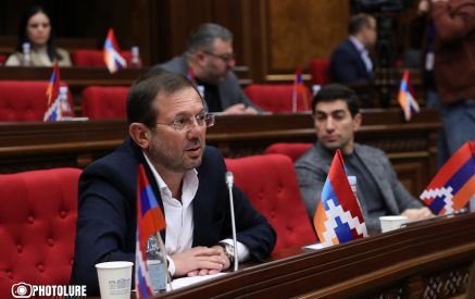 «Այդ հիմարագույն թեզը, որ Ադրբեջանը ՄԱԿ-ի բանաձեւերով լեգիտիմ իրավունք ուներ Արցախի վրա հարձակվելու, ո՞վ է խորհուրդ տվել ձեզ»․ Գեղամ Մանուկյանը՝ Ալեն Սիմոնյանին