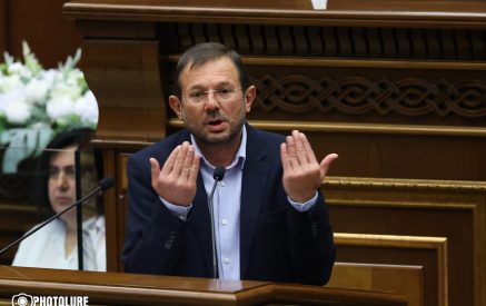 «Ոչ ՍԴ-ն, ոչ անգամ համաժողովրդական հանրաքվեն, չեն կարող վերափոխարկել, անգամ մեկ տառ փոխել 1990 թվականին ընդունված Անկախության հռչակագրում»․ Գեղամ Մանուկյան