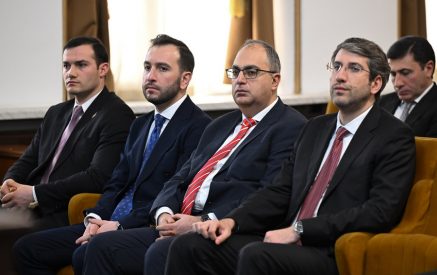 Մի բան է արդար` սեփական ընտանիքն ուրացողը, ճամբարափոխն արժանի է նման վերաբերմունքի. «Հրապարակ»