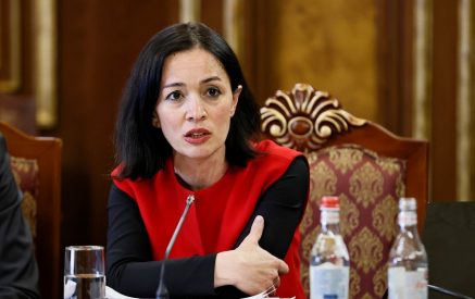 Նախարար Ժաննա Անդրեասյանը մոլորեցնող համեմատություն է անում դպրոցաշինության վերաբերյալ. Civilnet