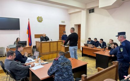 «Ես ձեր հետեւից բռնում էի, դուք սղում էիք, էդ մի վայրկյանի մեջ դժվար կարողանայի ձեզ խեղդել». ոստիկանը՝ Լեւոն Քոչարյանին