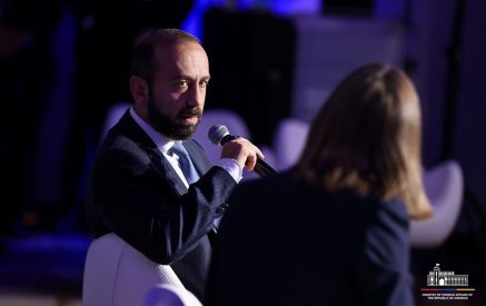 Ադրբեջանական կողմը չի ցանկանում ստորագրել այս խաղաղության փաստաթուղթը, խաղաղության պայմանագիրը ինչ-ինչ պատճառներով, ինչ-որ հաշվարկներով ամեն անգամ նորանոր նախապայմաններ է առաջ քաշում. Արարատ Միրզոյան