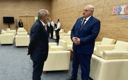 Նիկոլ Փաշինյանը Կազանում կարճատև զրույց է ունեցել Ալեքսանդր Լուկաշենկոյի հետ