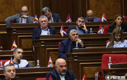 Քաշքշոց ԱԺ նախկին պատգամավոր Ռուբեն Հակոբյանի եւ ԱԺ անվտանգության աշխատակիցների միջեւ