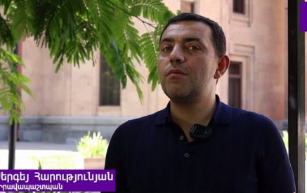 Երեք երիտասարդի թույլատրելի վայրում պաստառ փակցնելու համար ապօրինի բերման էին ենթարկել․ իրավապաշտպան