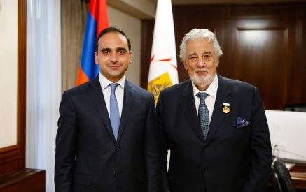 Տիգրան Ավինյանը օպերային արվեստի լեգենդ Պլասիդո Դոմինգոյին պարգևատրել է Երևանի քաղաքապետի ոսկե մեդալով