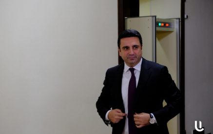Ազգային ժողովում ընթանում է Ալեն Սիմոնյանի և անհետ կորածների հարազատների հանդիպումը