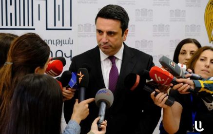 «Մի ժամվա ընթացքում Ադրբեջանի նախագահը կարող է կապ հաստատել, ասել՝ եկեք ստորագրենք, եւ հայկական կողմը կստորագրի»․ Ալեն Սիմոնյան