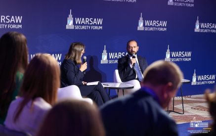 «Եթե չկա հնարավորություն, որ մարդիկ վերադառնան իրենց տները, ապա մեր քաղաքականությունն է ամեն ջանք գործադրել, որ նրանք ինտեգրվեն ՀՀ հասարակությանը, աշխատանք գտնեն, մնան Հայաստանում». Միրզոյան