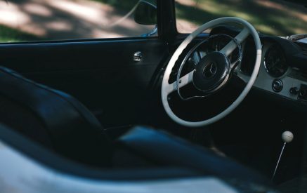 18-ամյա աղջիկը հեռախոսով տղամարդուն ասել է`«Mercedes»-ի բանալիները թողնի մեքենայի վրա և առաջանա՝ անակնկալը վերցնելու. պարզվել է՝ ոչ անակնկալ կա, ոչ մեքենան. Shamshyan.com