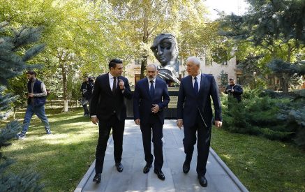 Նիկոլ Փաշինյանը, Վահագն Խաչատուրյանն ու Ալեն Սիմոնյանը հարգանքի տուրք են մատուցել հոկտեմբերի 27-ի ոճրագործության զոհ դարձած պետական և քաղաքական գործիչների հիշատակին