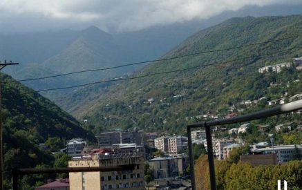 Սյունիքում տղամարդը վիճաբանել է տնեցիների հետ, կրակոցներ արձակել տանը, ապա շենքի բակում. Shamshyan.com