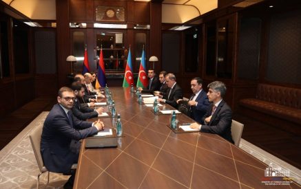 Ստամբուլում հանդիպել են ՀՀ եւ Ադրբեջանի ԱԳ նախարարները
