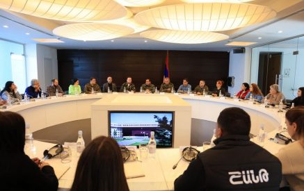 Պապիկյանը հանդիպել է ՊՆ-ում հավատարմագրված ԶԼՄ ներկայացուցիչներին