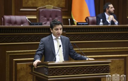 2024 թ. բյուջեի պակասուրդն ընդունված պակասուրդի 3 տոկոս մակարդակից բարձր է: Սակայն մենք այդ մակարդակը սահմանել ենք կարեւոր ծրագրեր ֆինանսավորելու համար, այդ թվում՝ լուծելու ԼՂ-ից բռնի տեղահանված մեր հայրենակիցների խնդիրները. Հովհաննիսյան