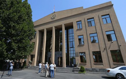 Դատարանը մերժեց Կարո Եղնուկյանի վիրահատության համար պաշտպանական կողմի միջնորդությունները