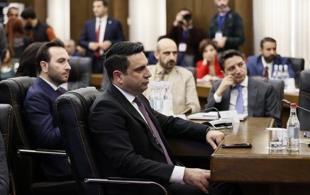 «Մեր թիմի ներսում ո՞նց կարող է քոչարյանական ու սիմոնյանական թևեր լինեն։ Կա նիկոլփաշինյանական թիմ»․ Ալեն Սիմոնյան