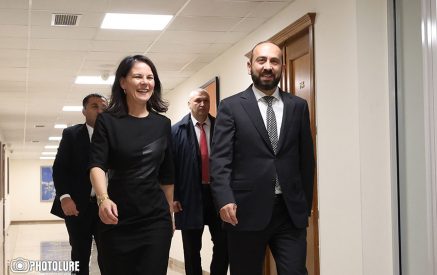 Մեկնարկել է Անալենա Բերբոքի և Արարարտ Միրզոյանի հանդիպումը