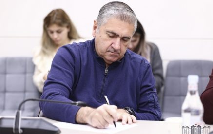 «Ես իրեն զգուշացրել էի, որ գլխին սարքելու են»․ Արթուր Խաչատրյանը՝ Հովիկ Աղազարյանի մանդատից հրաժարվելու խնդրանքի մասին