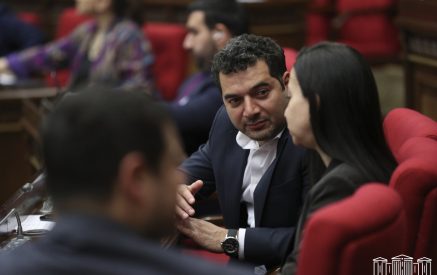 Ինչպե՞ս էին ՔՊ-ում ինքնաքննադատում․ Հրաչյա Հակոբյանը բովանդակային մանրամասների մեջ չմտավ
