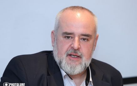 Այս ամենը Հայաստանում չկա և չի եղել, ուստի, որպես կանոն, պատգամավորների հետապնդումը դուրս է եղել իրավական շրջանակներից և երբեք վստահություն չի ներշնչել. Տիգրան Աթանեսյան