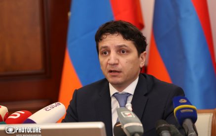 Կասկածելի գործարք է, որ նման պաշտոնատար անձը ստանում է 1 միլիոն դոլար առանց տոկոսի. Արա Զոհրաբյան. «Փաստ»